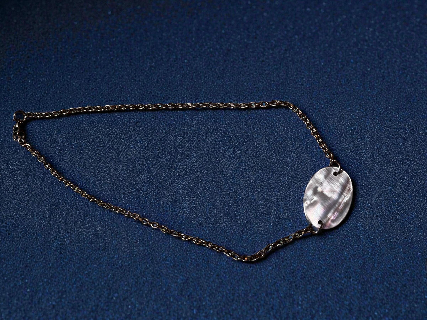 Black Mother of Pearl Jewelry Set – Gunmetal Shell Necklace & Matching Earrings – Iridescent Oval Pendant Set – Modern Minimalist Jewelry